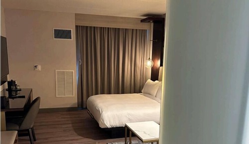 Room, 1 King Bed (Hearing Accessible)