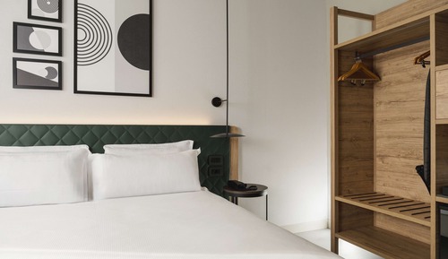 Deluxe Room, 1 King Bed