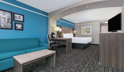 Deluxe Suite, 1 King Bed, Non Smoking