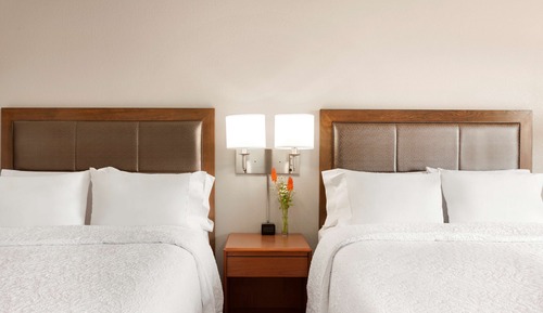 Room, 2 Queen Beds, Mountain View