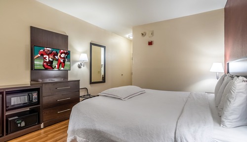 Premium Room, 1 King Bed (Upgraded Bedding & Snack, Smoke Free)