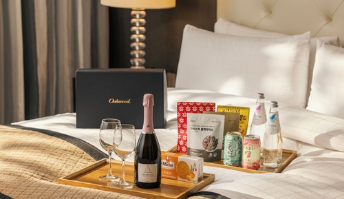 [Wine O'clock Package] Studio Premier Twin + Wine & Taste Box (Minibar provided)