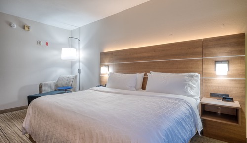Standard Room, 1 Queen Bed, Accessible (Mobility)