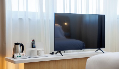 Standard Room, 1 Queen Bed (Walk-In Shower)