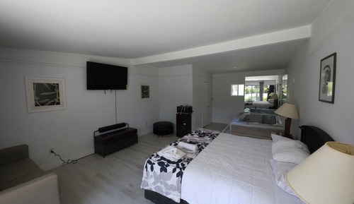 Standard Room, 1 King Bed, Jetted Tub