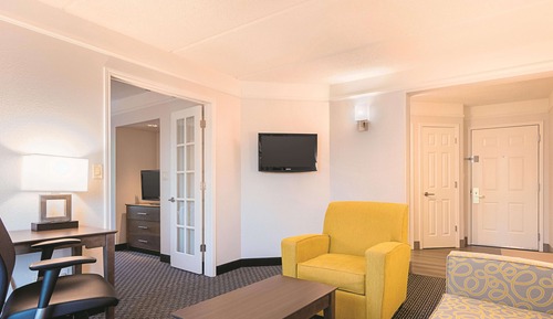 Suite, 1 King Bed, Non Smoking