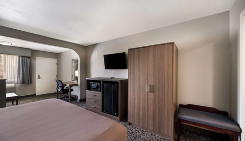 Standard Room, 1 King Bed, Accessible, Non Smoking