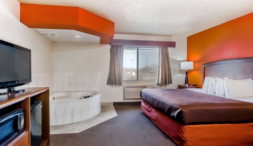 Studio Suite, 1 King Bed, Accessible, Non Smoking (Mobility/Roll-In Shower)