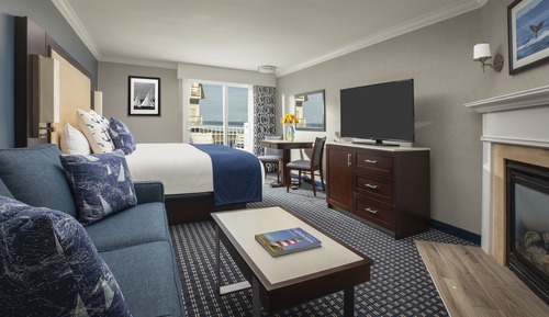 Deluxe Room, 1 King Bed, Balcony, Ocean View