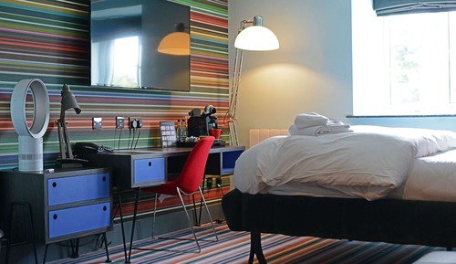 Club Room (FREE Gym & Pool Access)