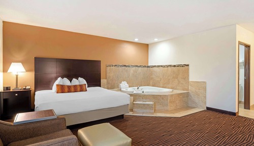 Standard Room, 1 King Bed, Non Smoking, Hot Tub