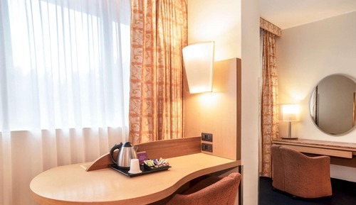 Standard Room, 1 Queen Bed