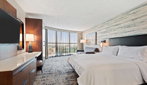Suite, 1 King Bed, Non Smoking (Larger Suite)