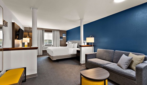 Suite, 1 King Bed, Non Smoking, Hot Tub