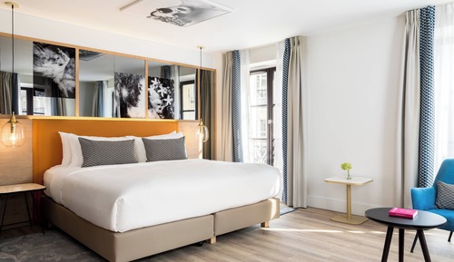 Suite, 1 King Bed, Non Smoking, Corner