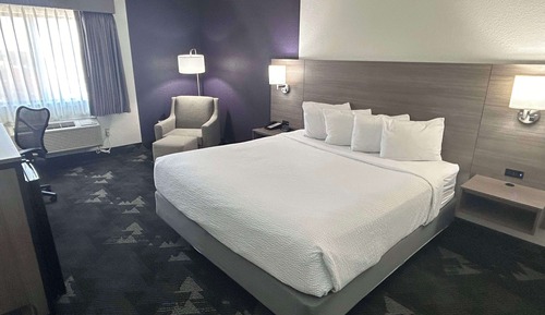 Standard Room, 1 King Bed, Accessible, Bathtub