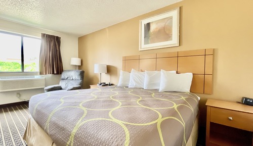 Standard Room, 1 Queen Bed