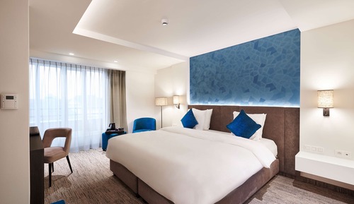 Junior Suite, 1 King Bed, Non Smoking, Jetted Tub