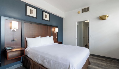 Suite, 1 Queen Bed