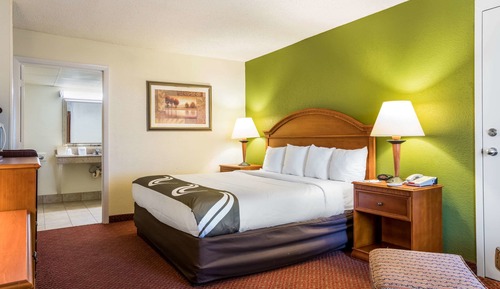 Standard Room, 1 King Bed, Non Smoking