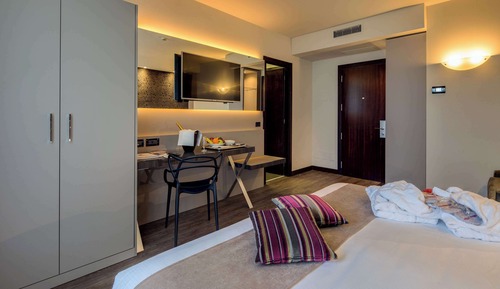 Executive Room, 1 King Bed, Non Smoking (Larger Room)