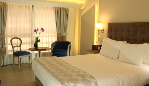Junior Suite, 1 King Bed (Slopes View)
