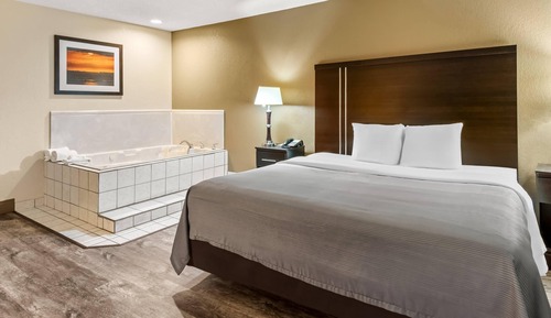 Room, 1 King Bed, Accessible, Non Smoking (Efficiency, Upgrade)