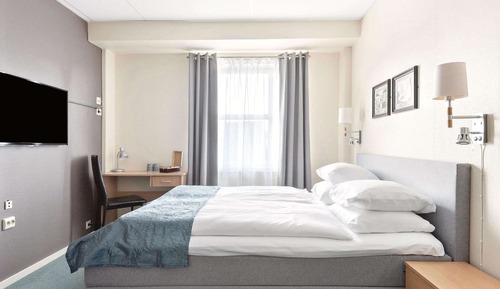 Standard Room, 1 Queen Bed, Non Smoking (with Sofabed)