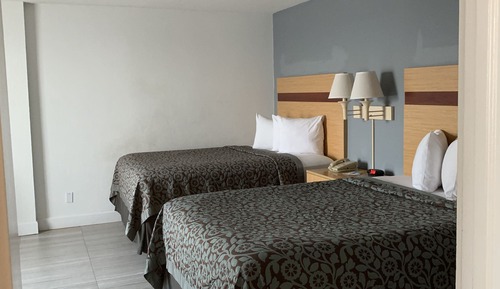 Deluxe Studio Suite, 1 King Bed, Hot Tub, Partial Ocean View