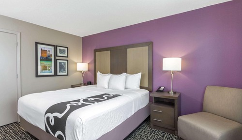 Room, 1 King Bed, Accessible, Non Smoking (Mobility/Hearing Impaired Accessible)
