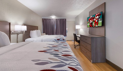 Standard Room, 2 Queen Beds (Smoke Free)