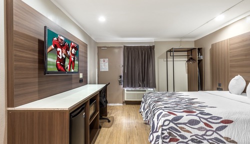 Deluxe Room, 1 Queen Bed, Smoking