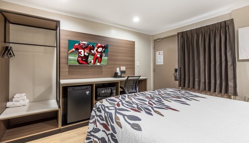 Deluxe Room, 1 Queen Bed, Accessible, Non Smoking