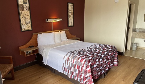 Deluxe Room, 1 Queen Bed, Non Smoking