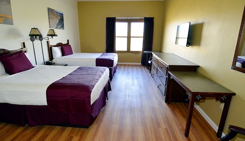 Classic Room, 2 Queen Beds, Mountainside