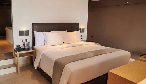 Deluxe Suite, 1 King Bed (Spa)