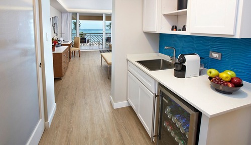 One-Bedroom Hillside Suite