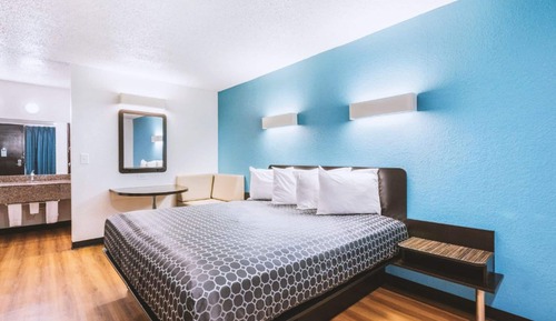 Room, 1 King Bed, Non Smoking