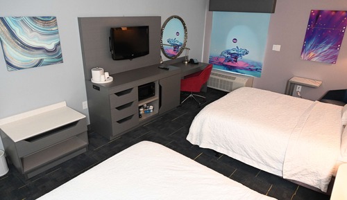 Room, 2 Queen Beds, Accessible, Bathtub
