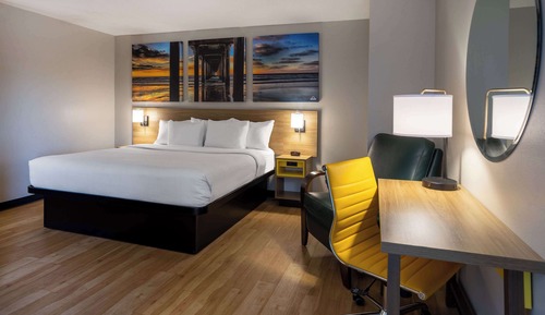 Deluxe Room, 1 King Bed, Non Smoking