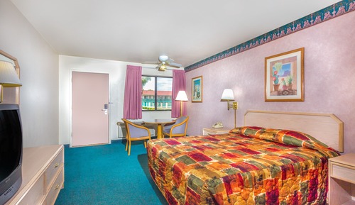 Studio Suite, 1 Queen Bed, Accessible, Non Smoking