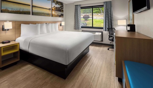 Room, 1 King Bed, Accessible, Non Smoking (Mobility Accessible)