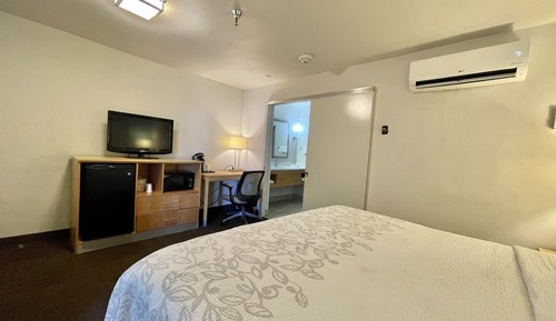 Deluxe Room, 1 King Bed (Smoke Free)