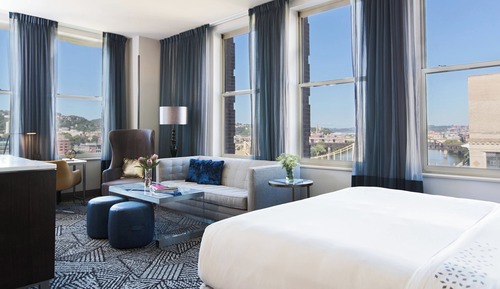 Junior Suite, 1 Bedroom, Non Smoking, River View (Mobility Accessible, Roll-in Shower)