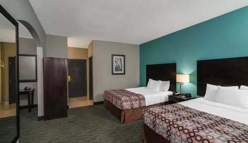 Family Suite, 2 Queen Beds, Non Smoking
