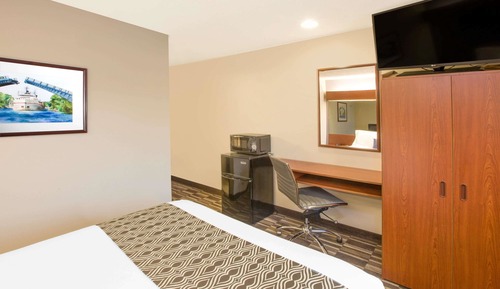 Suite, 1 Queen Bed, Non Smoking
