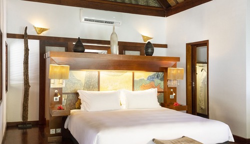 Luxury Bungalow, 1 King Bed, Beach View, Garden Area