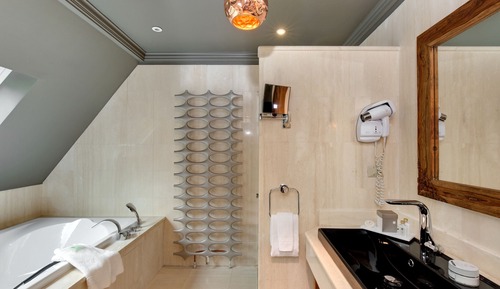 Luxury Suite (Lucie)