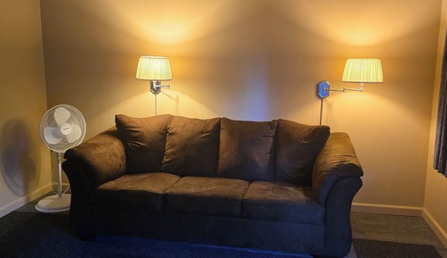 Deluxe Studio Suite, 1 King Bed, Refrigerator & Microwave, Garden View