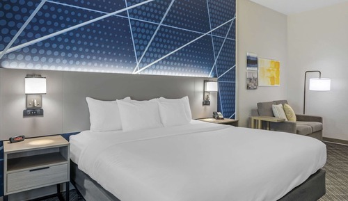 Suite, 1 King Bed with Sofa bed, Accessible, Non Smoking